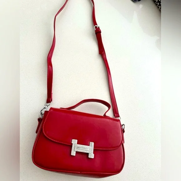 BOUTIQUE RED PURSE - Picture 1 of 10